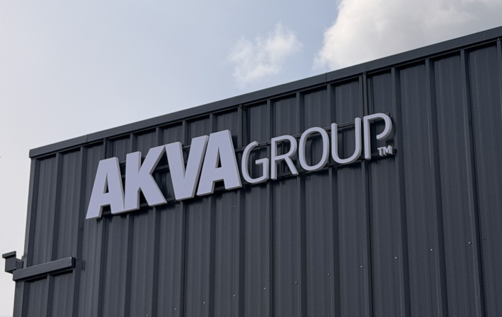 Producción e instalación de logotipo volumétrico para Akva Group
